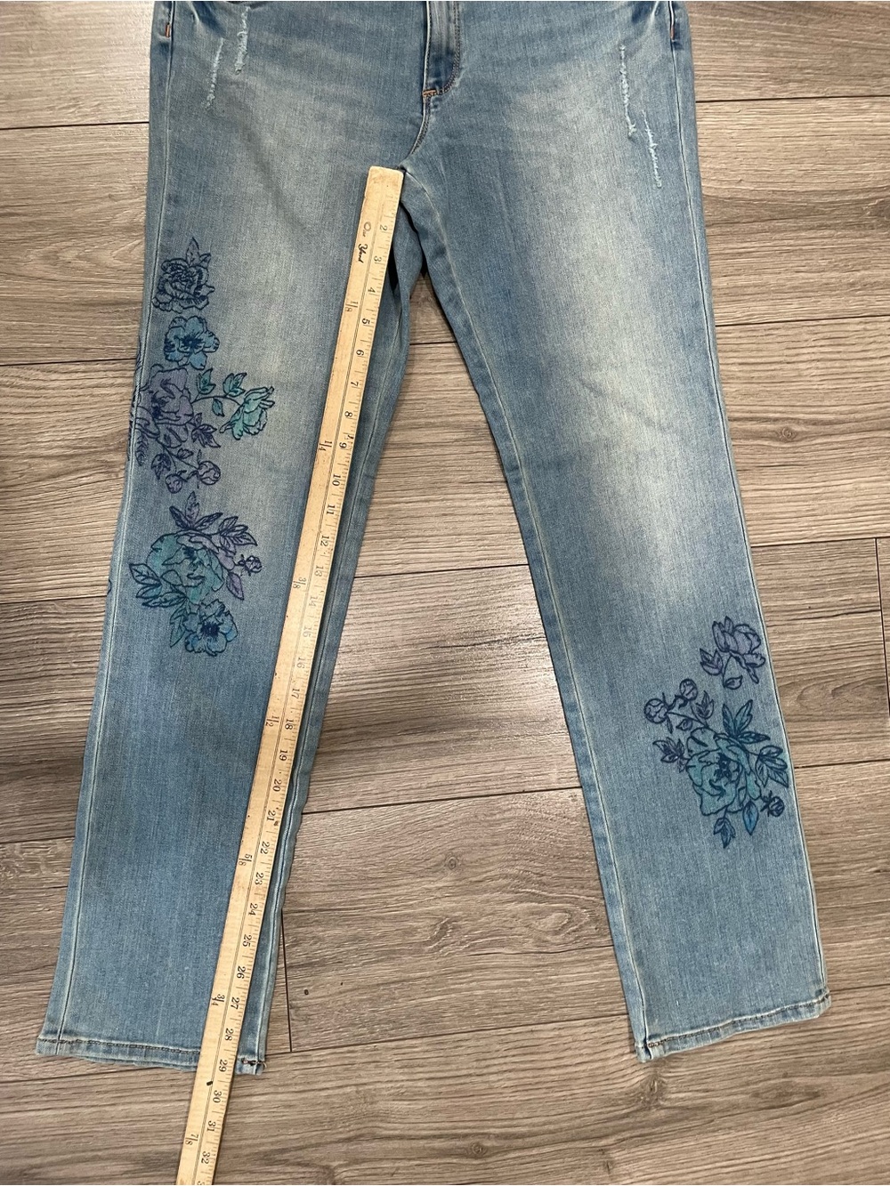 NWT Sundance Magnolia Floral Embroidered Jeans Size 30 - Picture 4 of 7